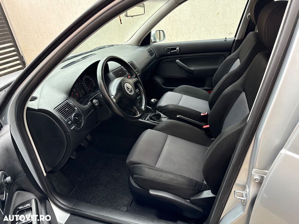 Volkswagen Golf 1.6 Comfortline - 35