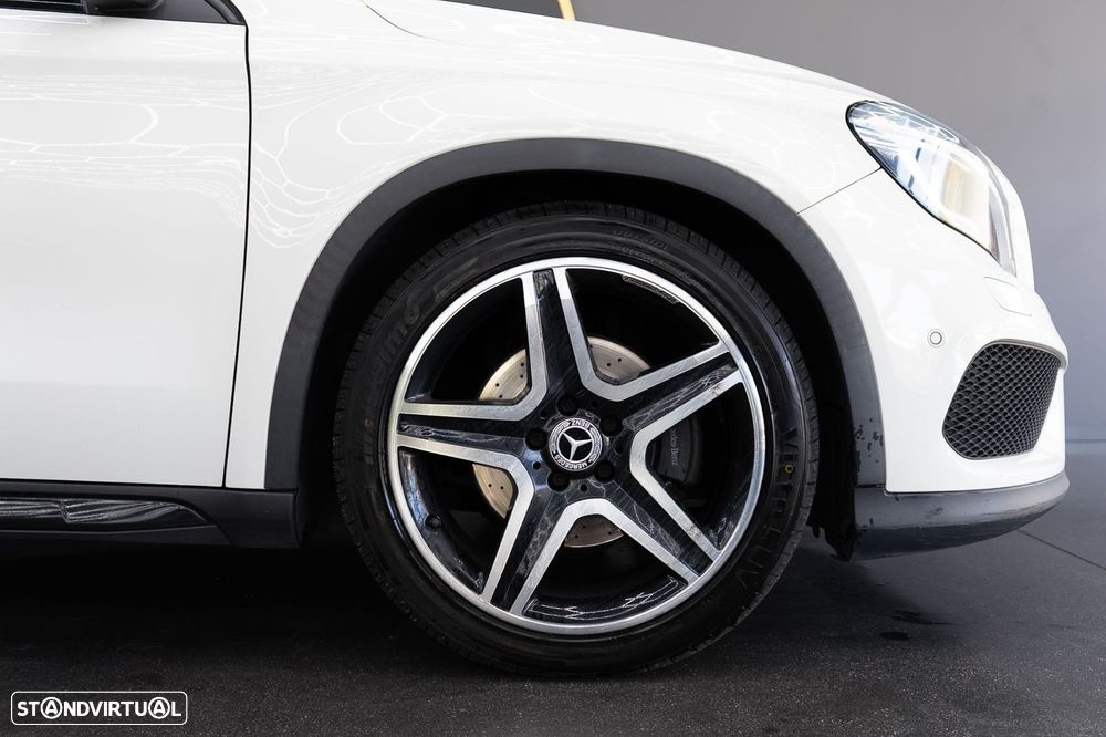 Mercedes-Benz GLA 220 d AMG Line - 11