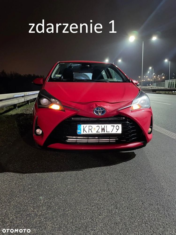 Toyota Yaris Hybrid 100 Premium - 32