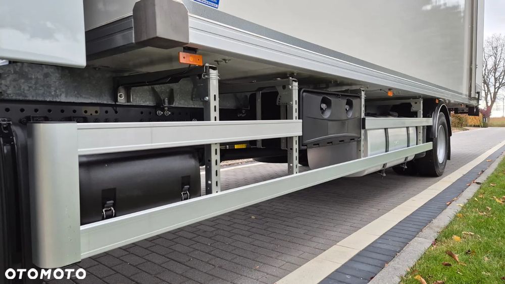 DAF XF 430/// 2022/// PRZEB: 188000 KM/// CHŁODNIA/// THERMO-KING/// WINDA/// STAN JAK NOWY! - 17