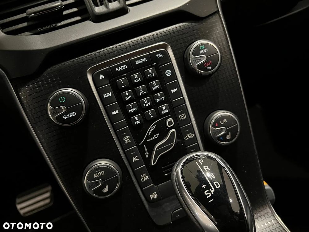 Volvo V40 D3 Drive-E R-Design Momentum - 19