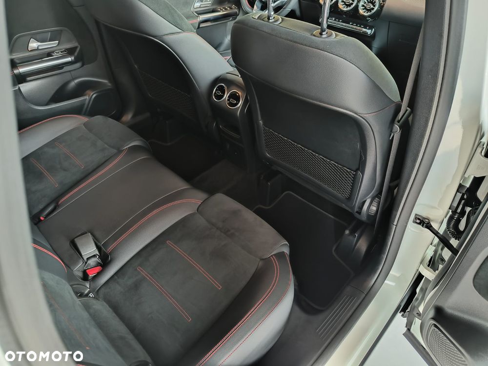 Mercedes-Benz GLA 200 AMG Line - 9