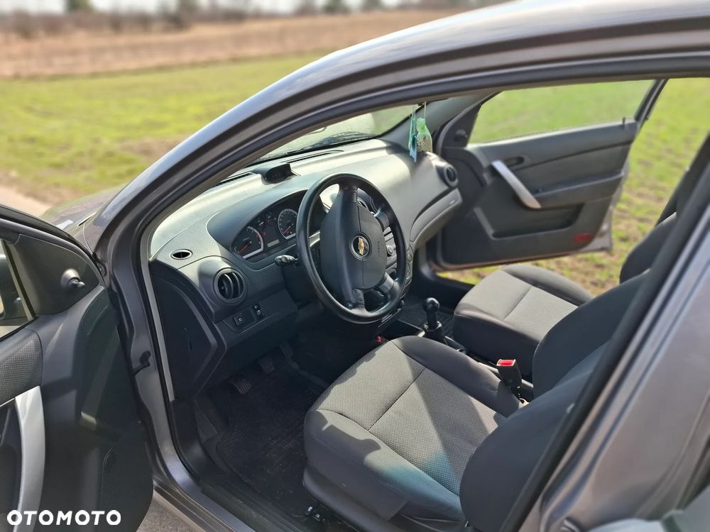 Chevrolet Aveo 1.2 16V Base - 14