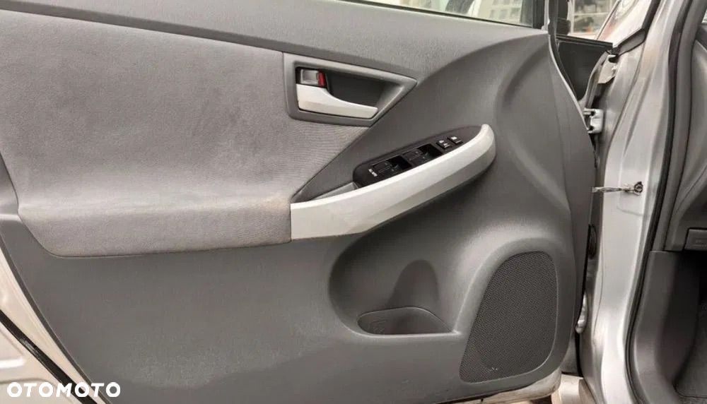 Toyota Prius 1.8 HSD Sol - 15