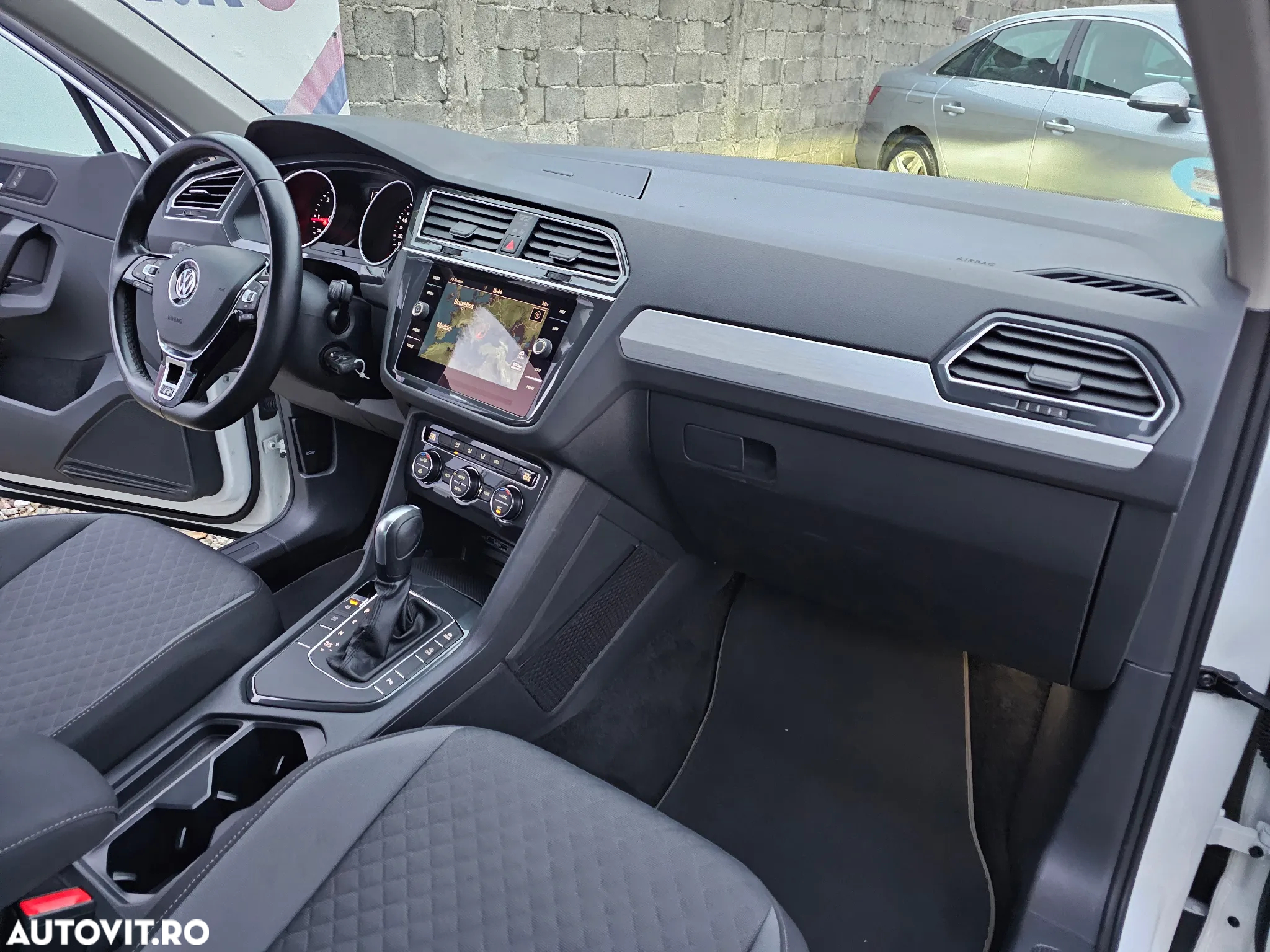 Volkswagen Tiguan 2.0 TDI SCR DSG R-Line - 28