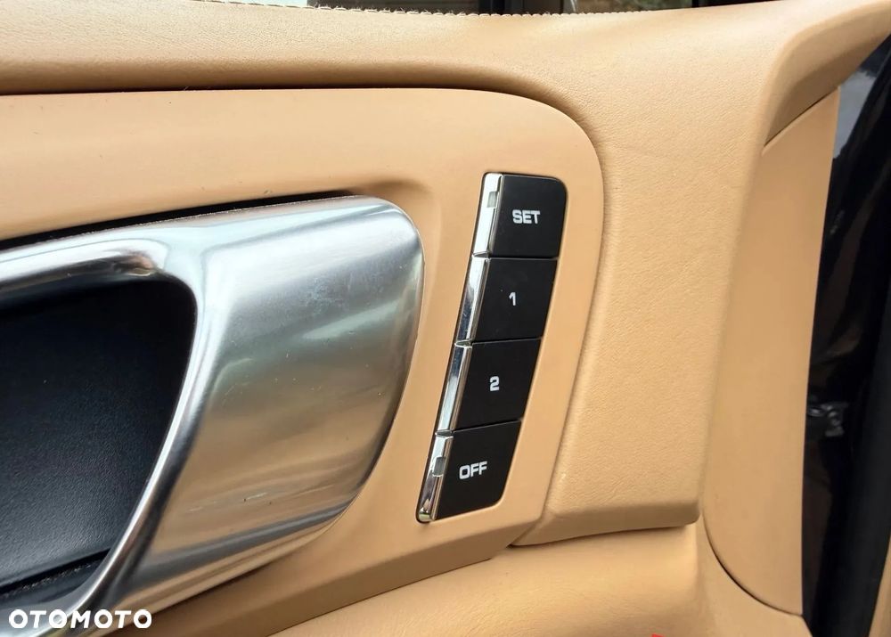Porsche Cayenne Tiptronic S - 12