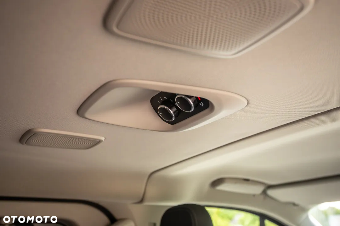 Ford Tourneo Custom 320 L2H1 VA Autm Titanium - 23