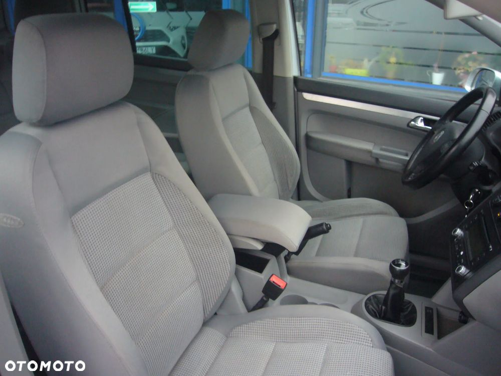 Volkswagen Touran 2.0 TDI DPF Highline - 19