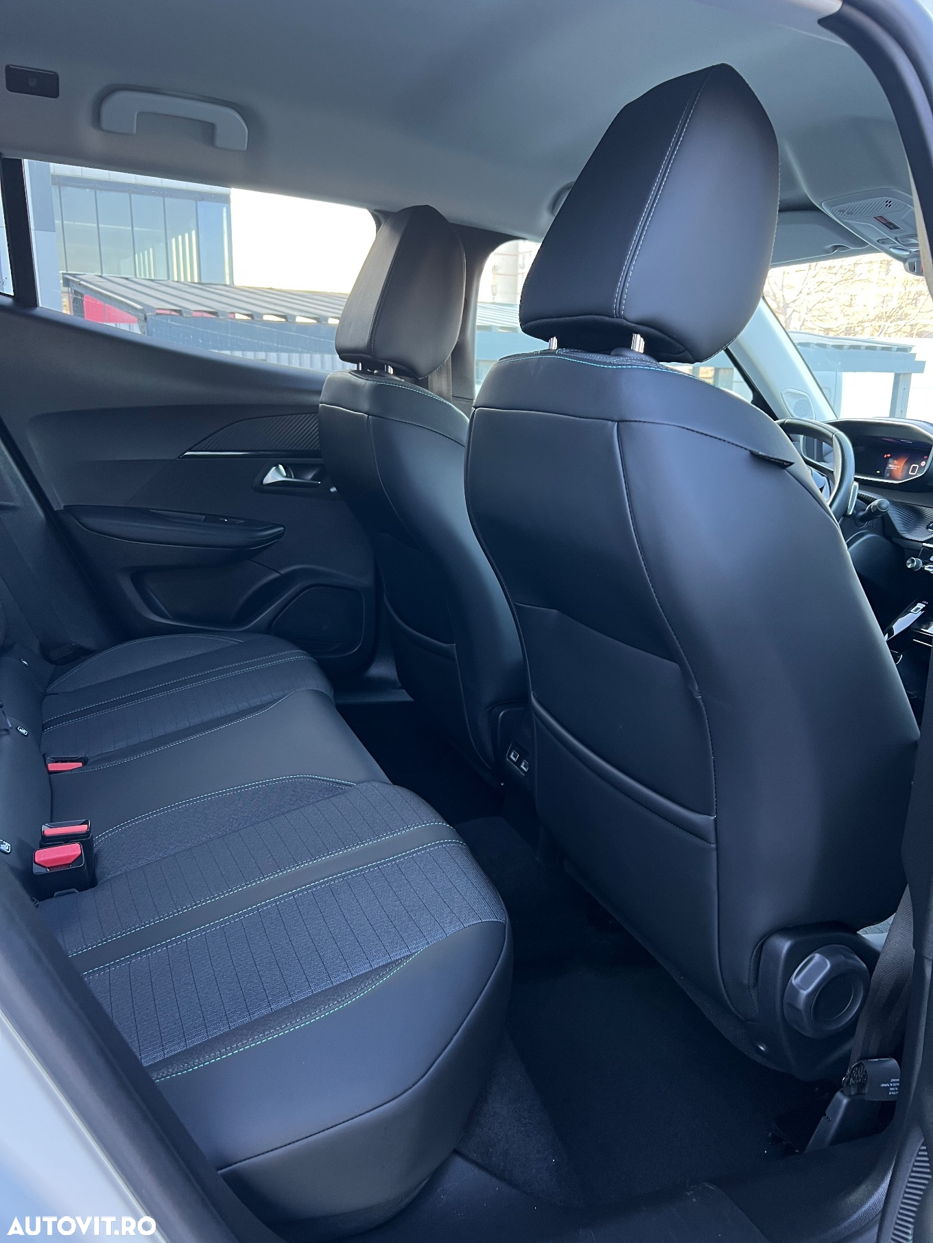Peugeot 2008 1.5 BlueHDI 130 S&S EAT8 Allure - 6