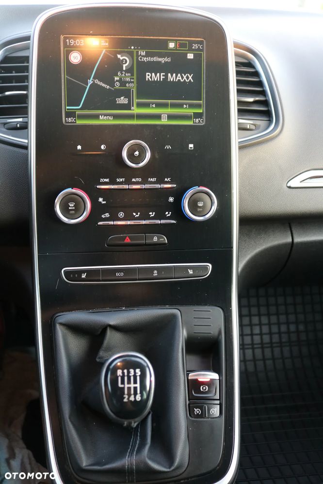 Renault Grand Scenic - 19
