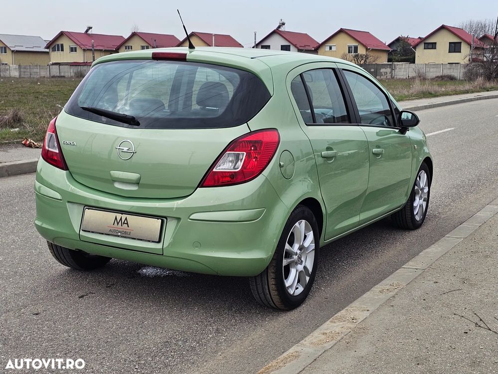 Opel Corsa 1.2 16V Innovation - 3