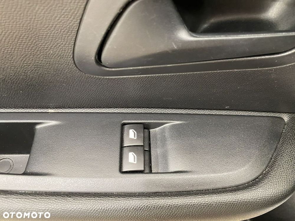 Peugeot 208 - 14