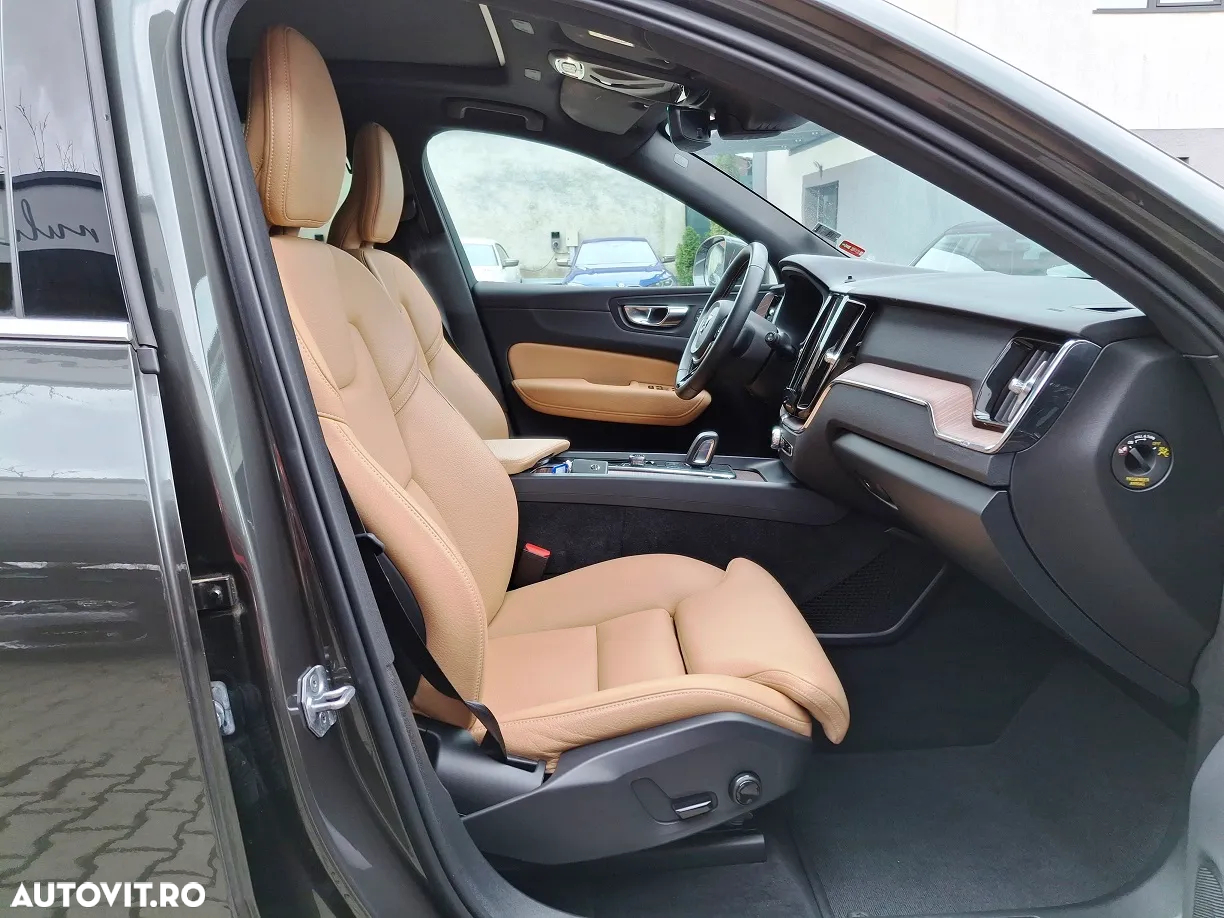 Volvo XC 60 T8 Twin Engine AWD Momentum Pro - 12