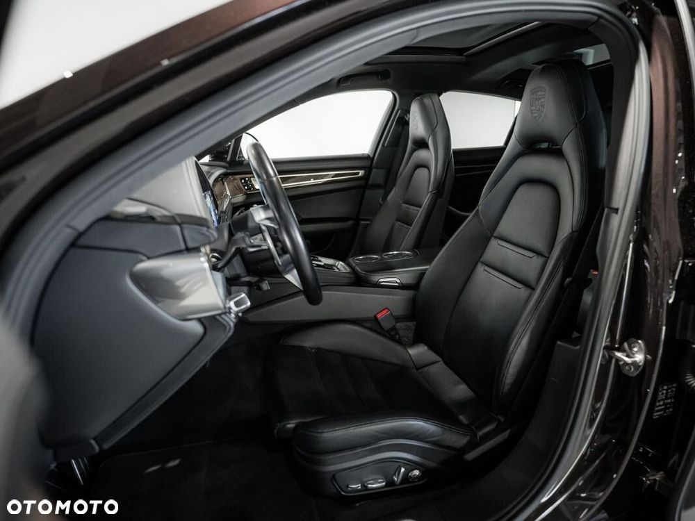 Porsche Panamera 4 E-Hybrid 10 Years Edition - 19