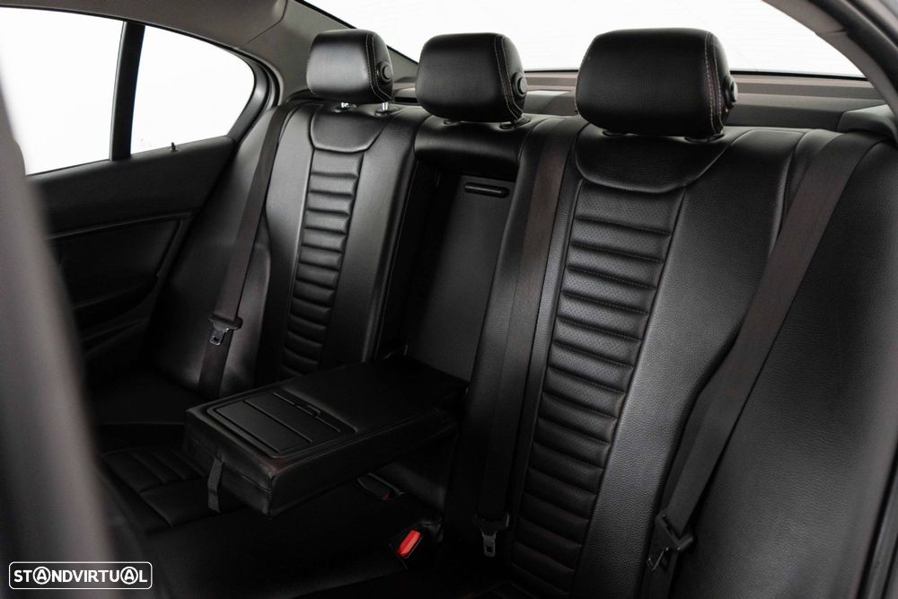 BMW 330 e iPerformance Line Luxury - 11