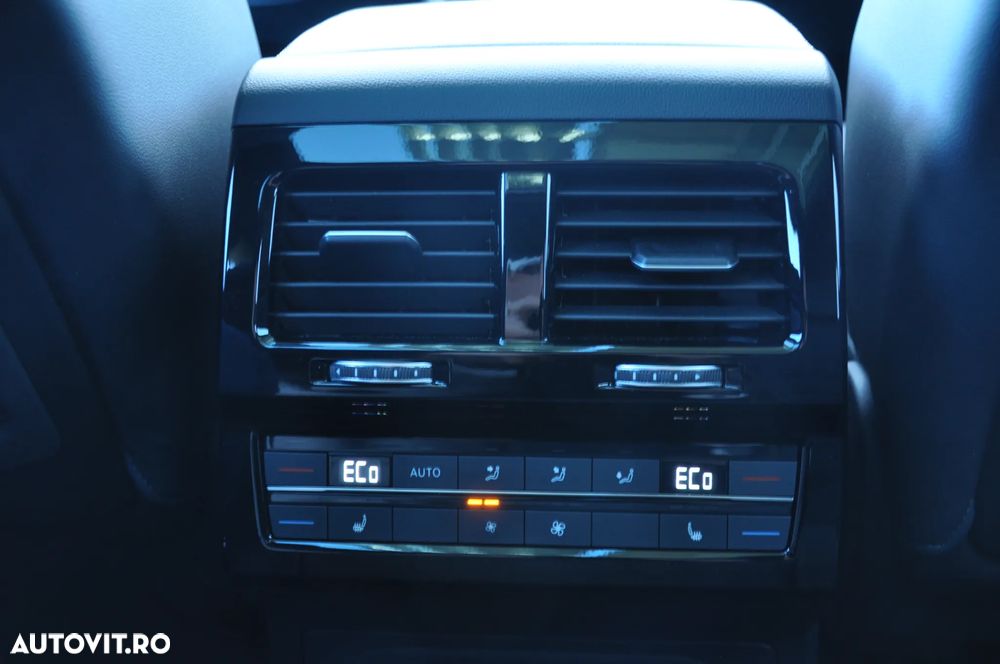 Volkswagen Touareg V6 TDI 4MOTION R-Line - 32