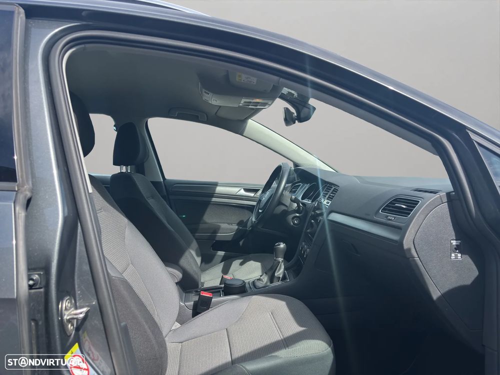 VW Golf Variant 1.6 TDi Confortline - 16