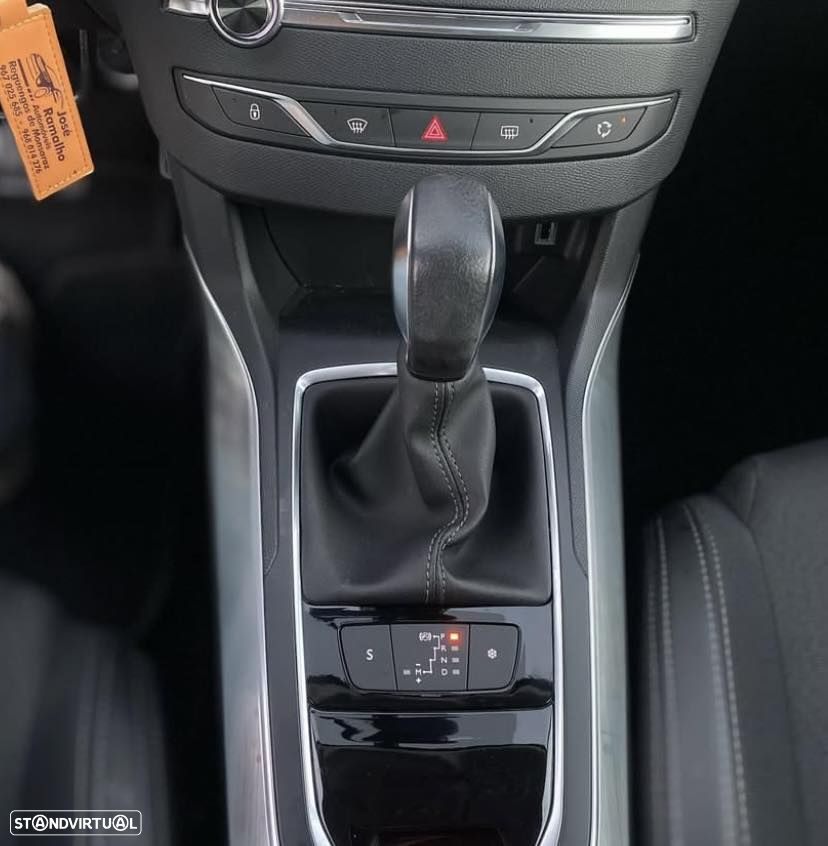 Peugeot 308 1.2 PureTech Allure EAT6 - 6