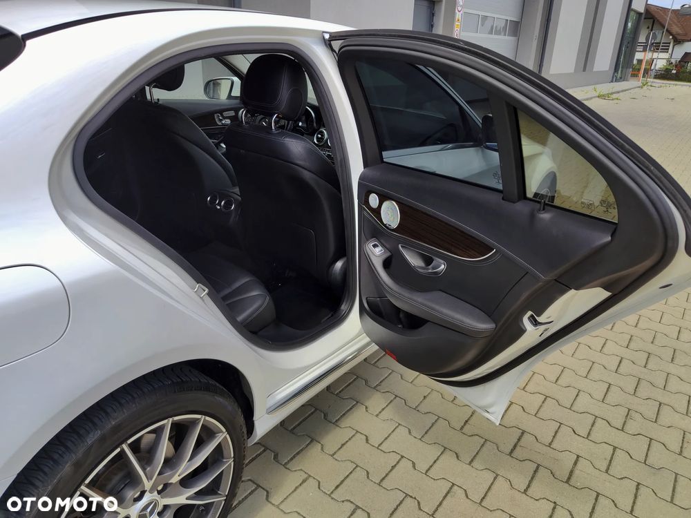 Mercedes-Benz Klasa C 300 7G-TRONIC - 27