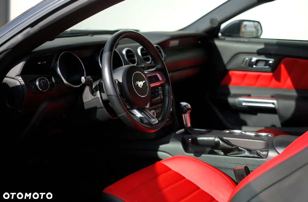 Ford Mustang Fastback 2.3 Eco Boost - 18