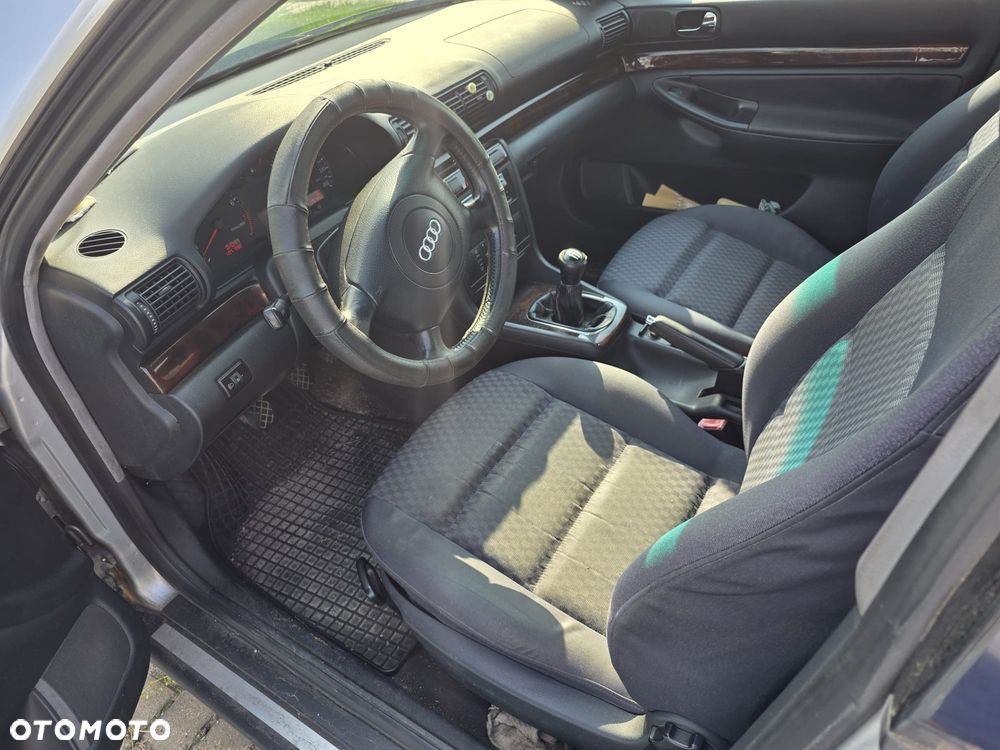 Audi A4 Limousine 1.8 - 7