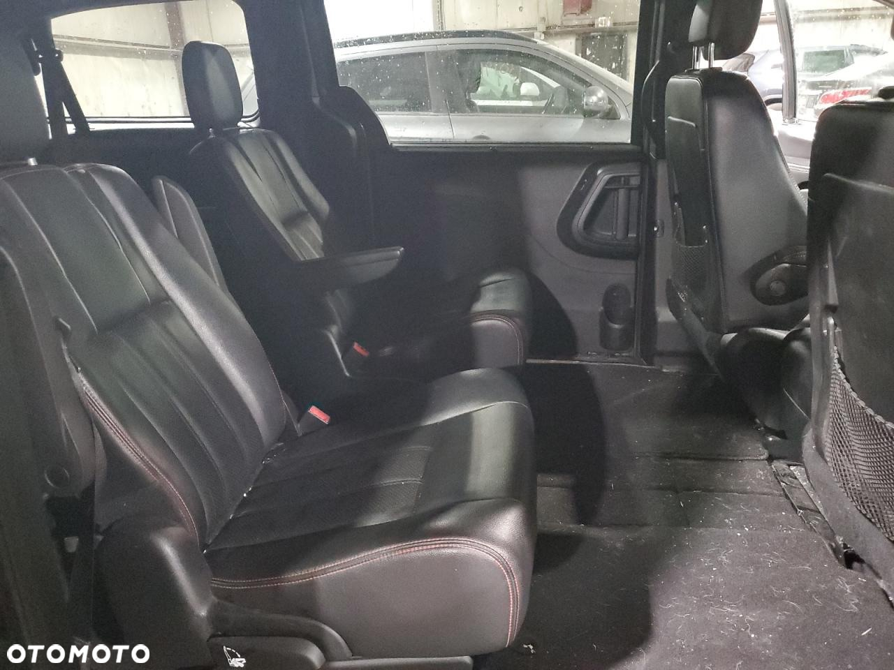 Dodge Grand Caravan 3.6 R/T - 26