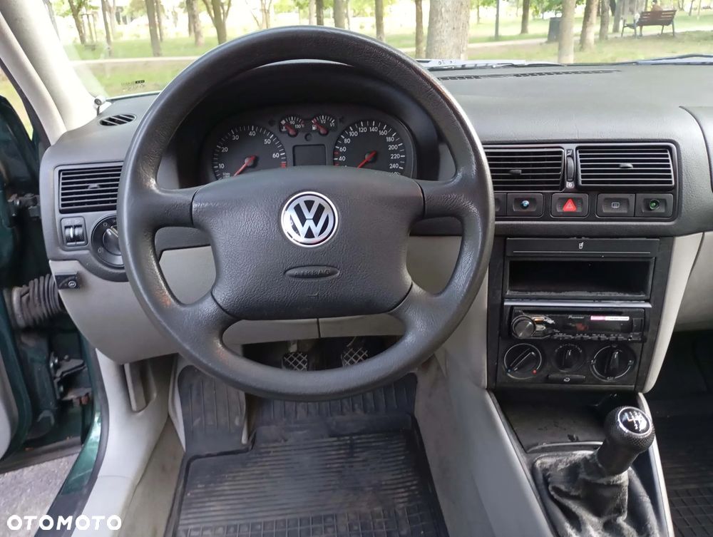 Volkswagen Golf - 8
