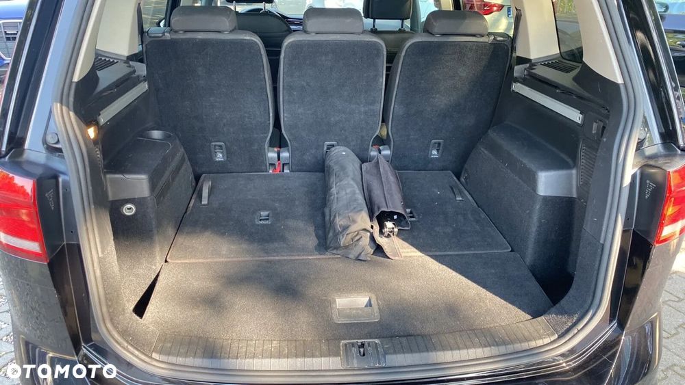 Volkswagen Touran - 36