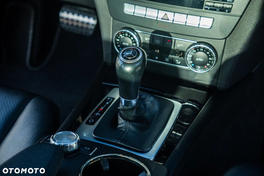 Mercedes-Benz Klasa C 350 BlueEff 4-Matic Avantgarde - 33