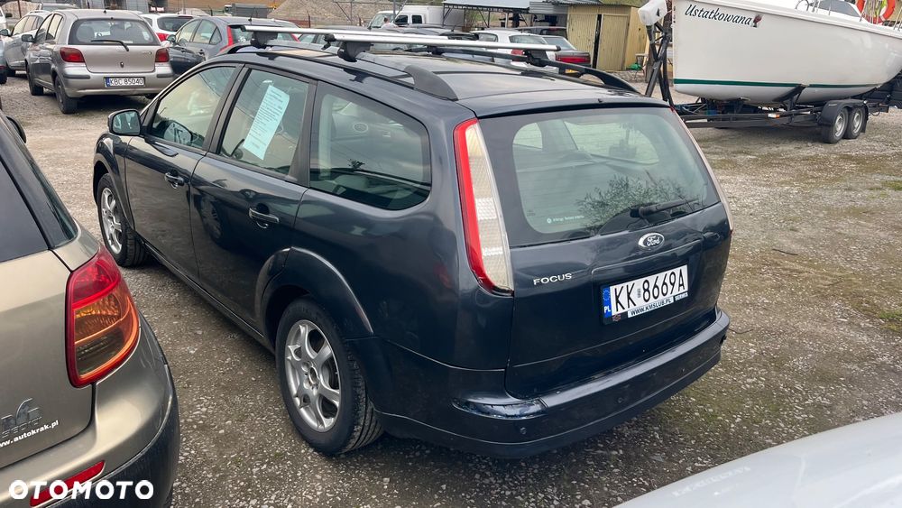 Ford Focus 1.6 Ambiente - 2