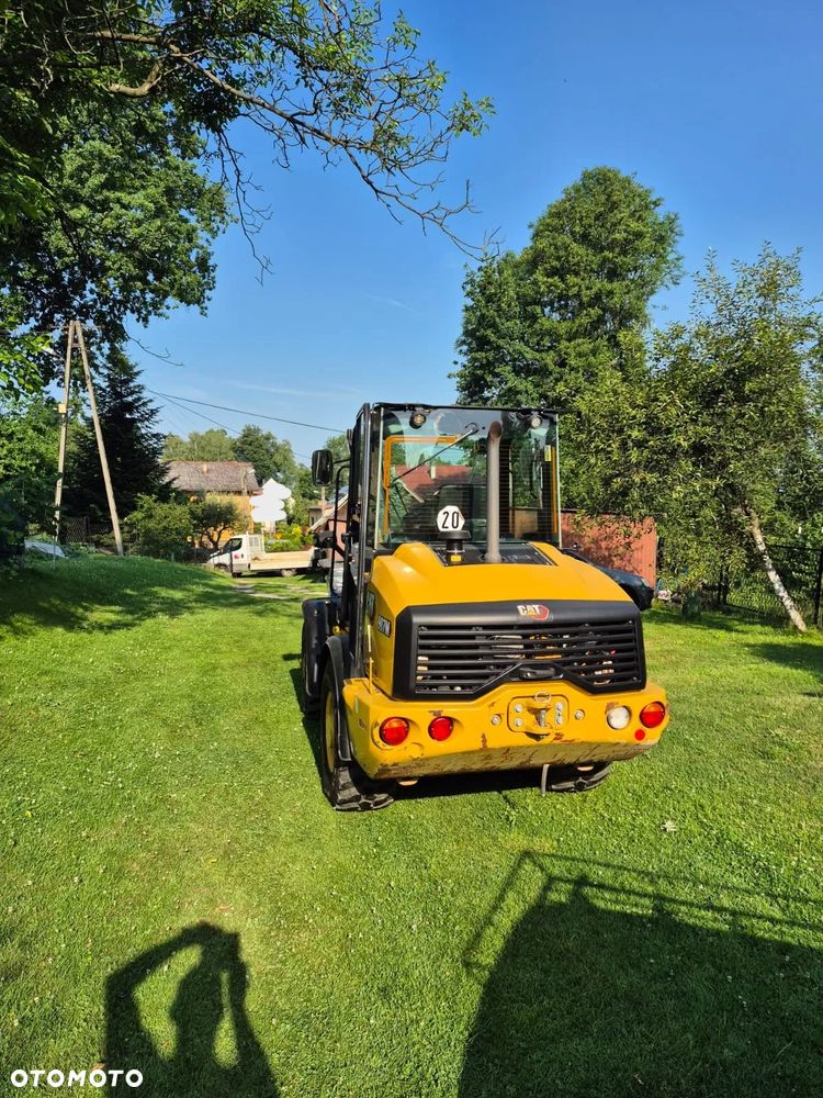 Caterpillar 907 - 4