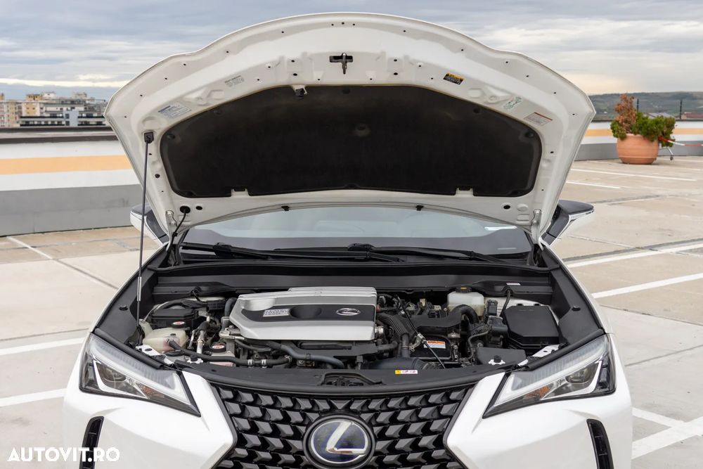 Lexus UX 250h Business Edition - 16