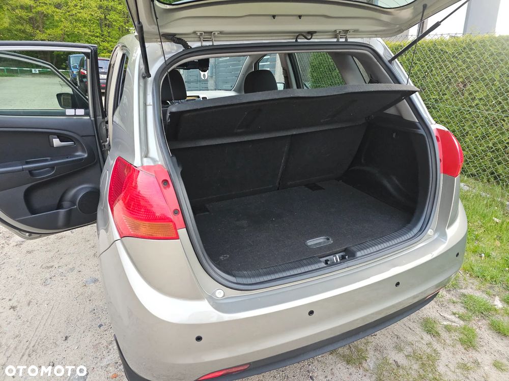 Kia Venga 1.6 L - 11
