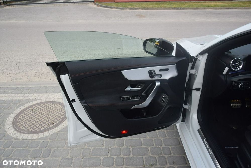 Mercedes-Benz CLA 180 7G-DCT Edition AMG Line - 28