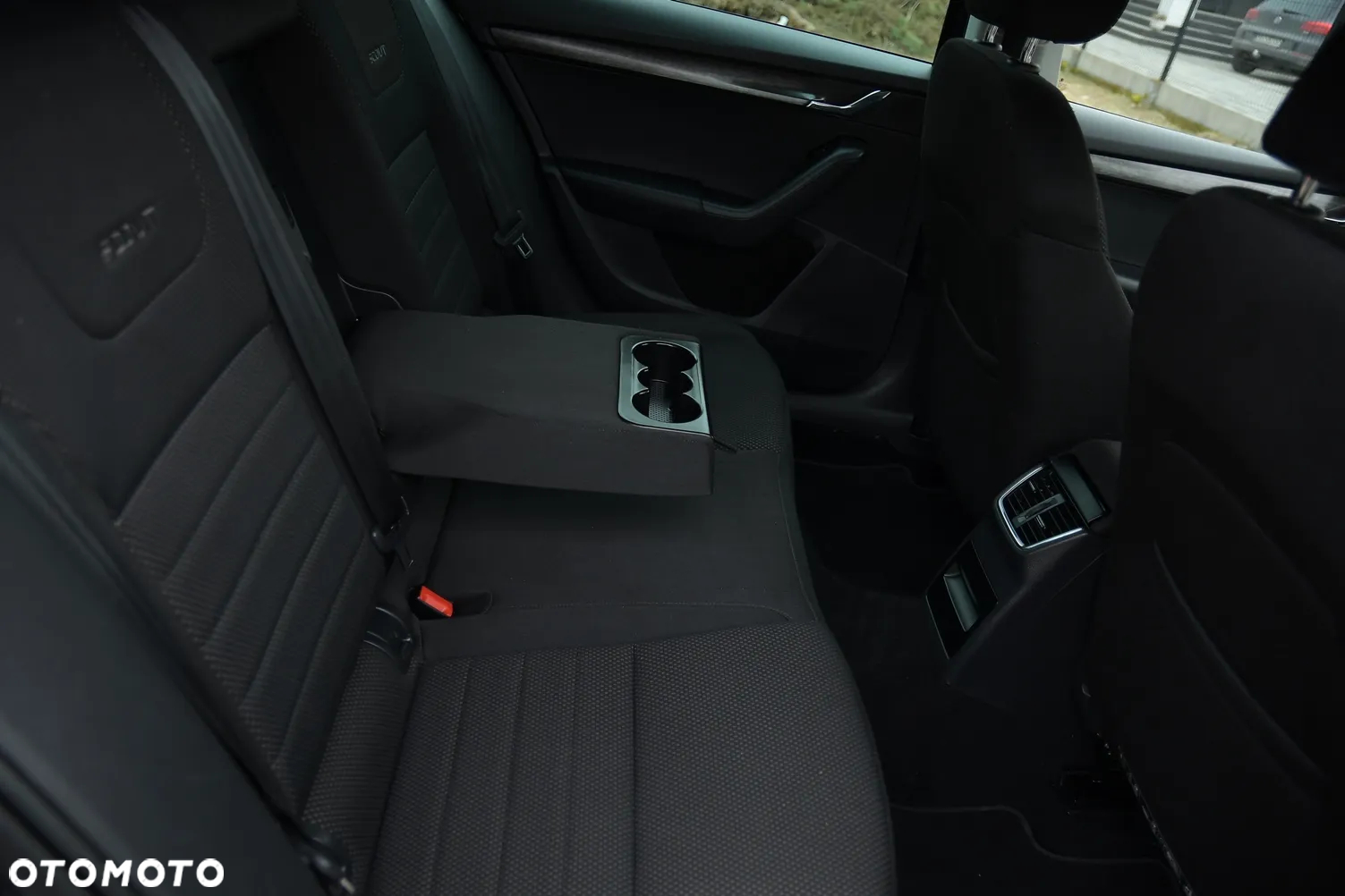 Skoda Octavia Combi 2.0 TDI 4x4 DSG Scout - 21