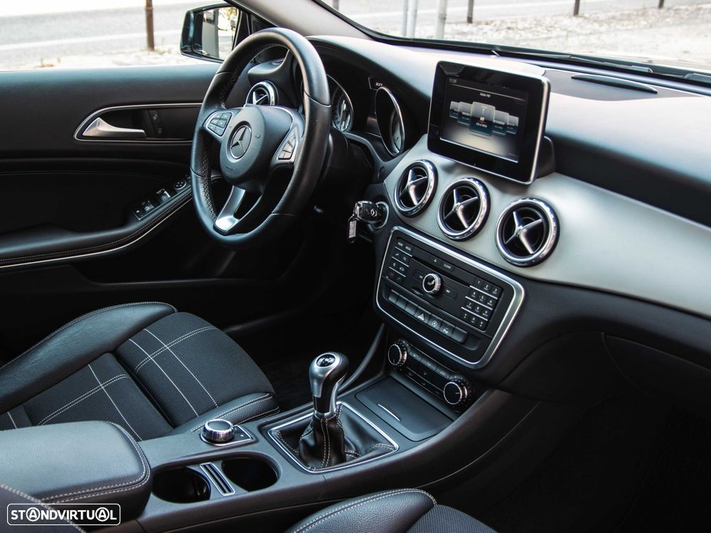 Mercedes-Benz GLA 180 CDI Urban - 16