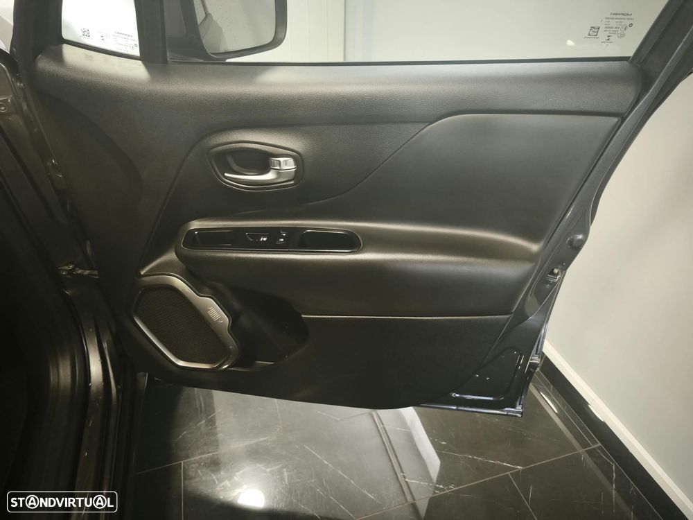 Jeep Renegade - 13