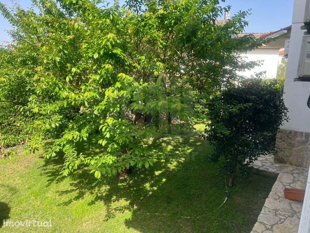 Moradia com 7 Assoalhadas , garagem e com terreno de 1.000 m2 zona ... - Grande imagem: 4/48