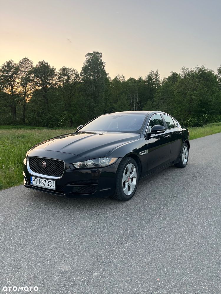 Jaguar XE 2.0 T Portfolio - 1