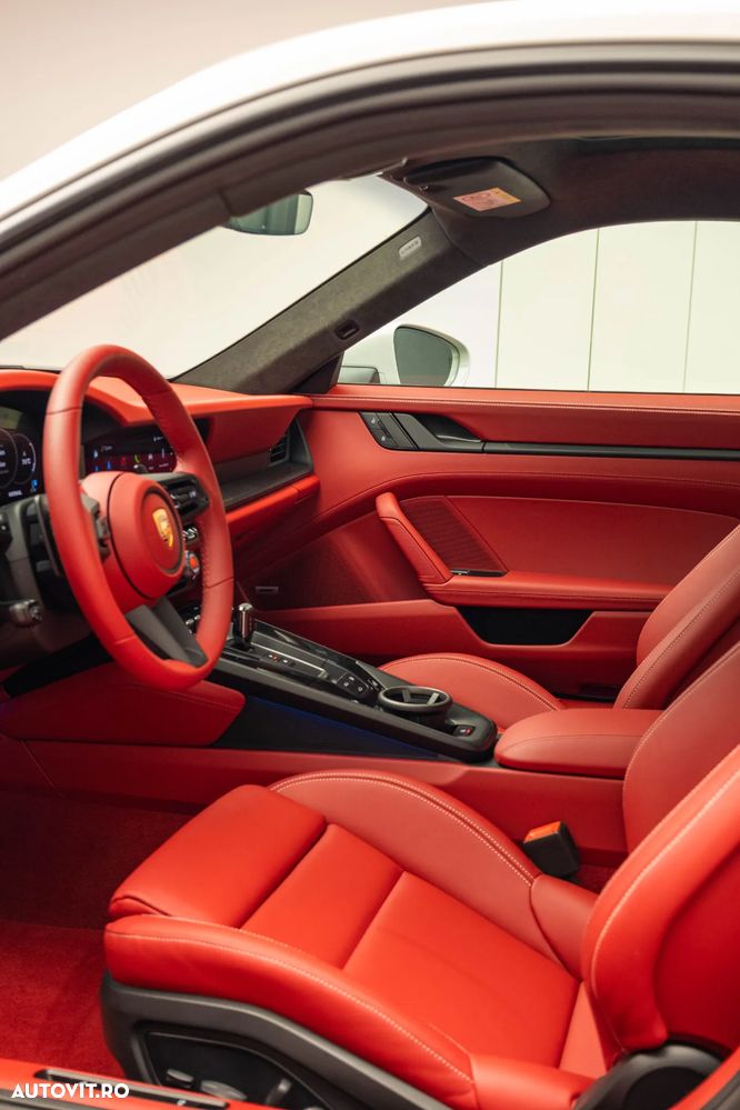Porsche 911 Carrera 4 GTS PDK - 30