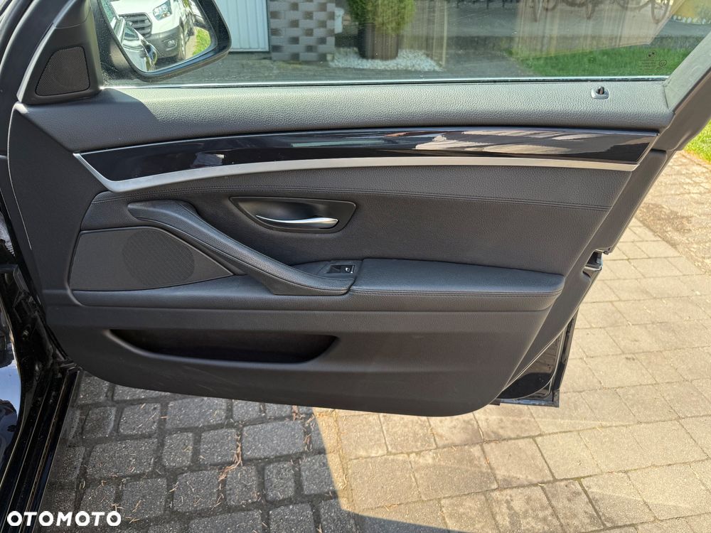 BMW Seria 5 520d - 12