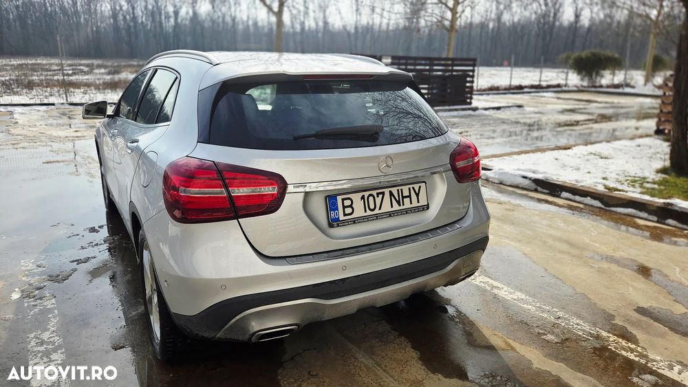 Mercedes-Benz GLA 180 7G-DCT - 3