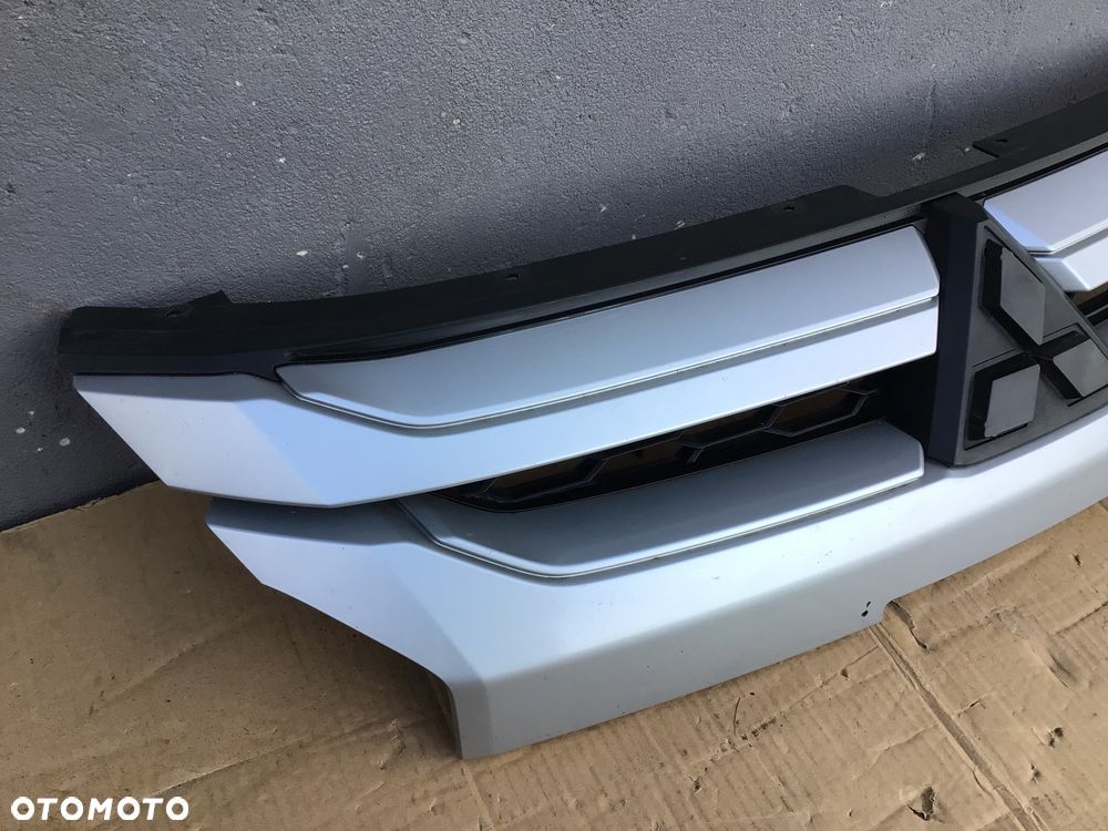 Grill Atrapa Mitsubishi L200 Lift - 3