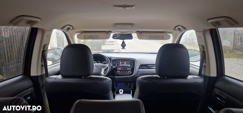 Mitsubishi Outlander 2.4 4WD Diamant+ - 7
