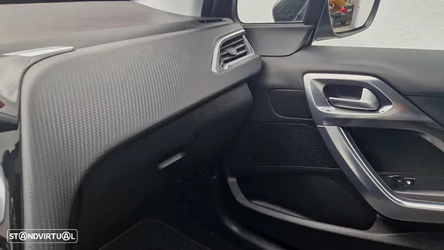 Peugeot 2008 1.5 BlueHDi Allure EAT6 - 11