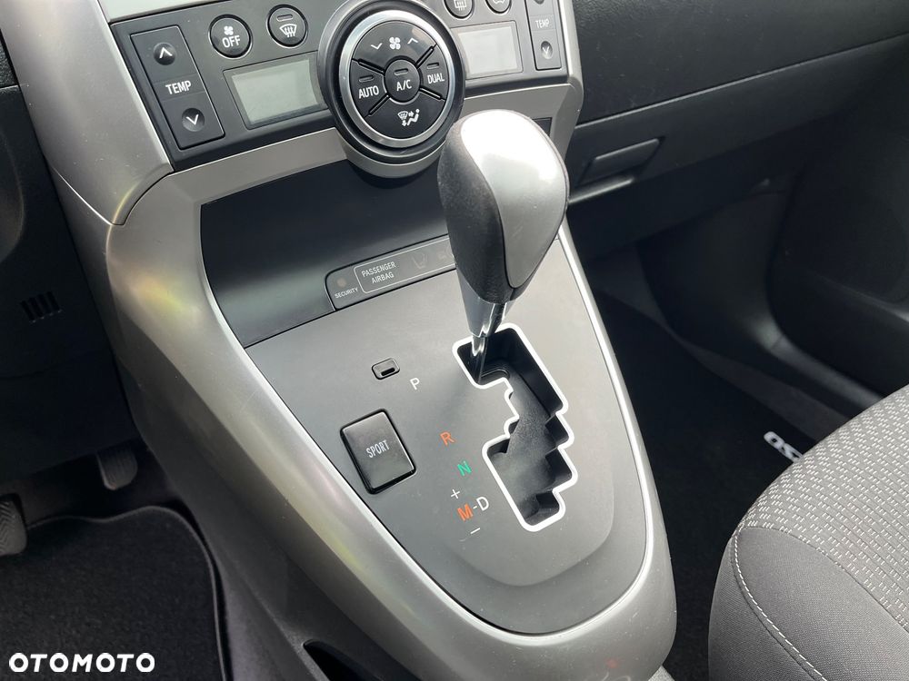 Toyota Verso 1.8 Prestige 7os MS - 22