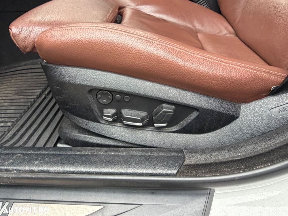 BMW Seria 5 525d xDrive AT - 12