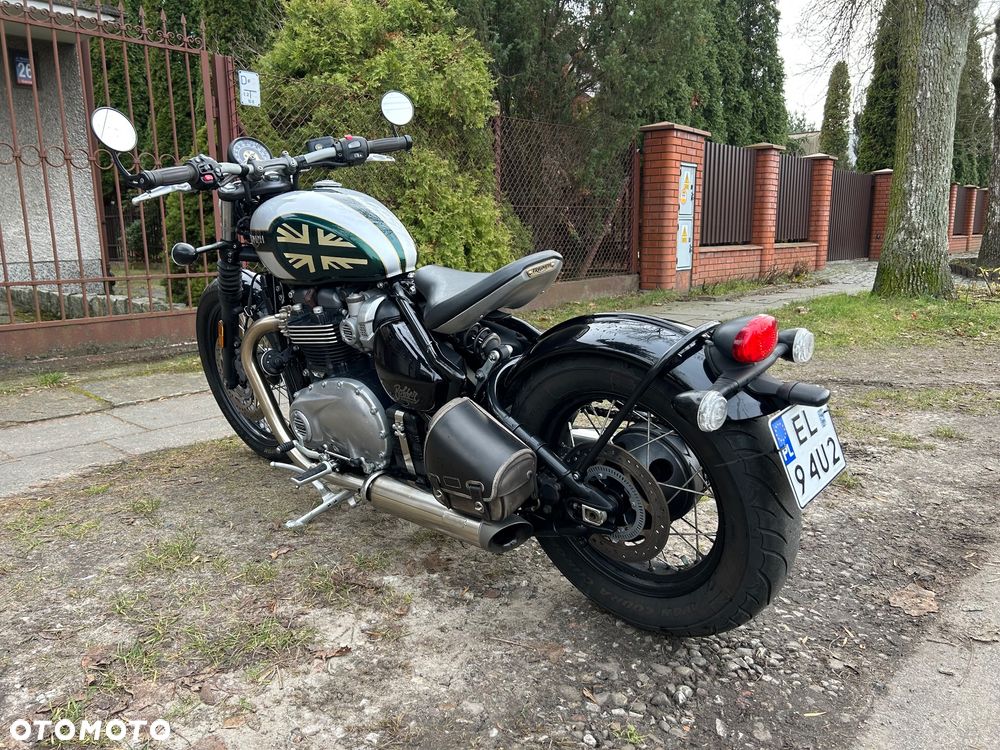 Triumph Bonneville Bobber - 3