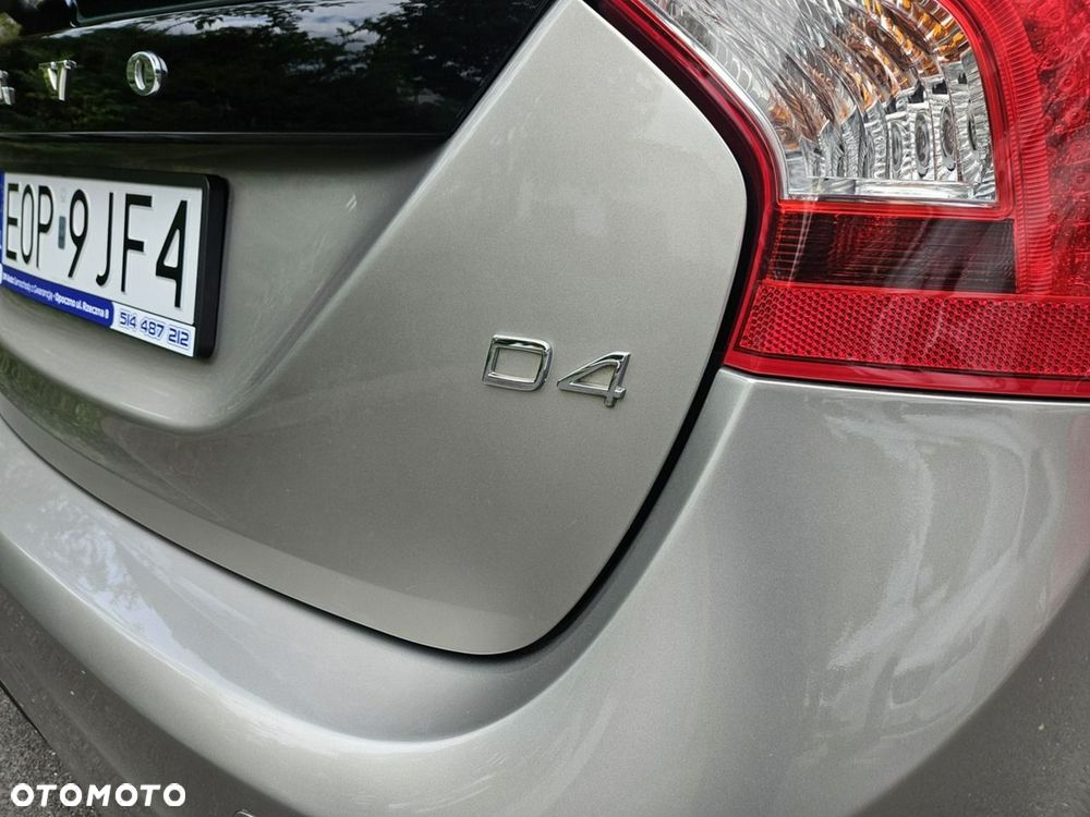 Volvo V60 D4 Momentum - 24