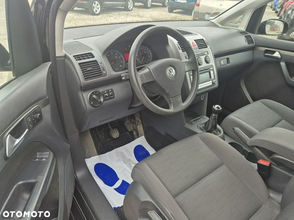 Volkswagen Touran - 13